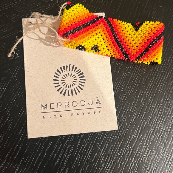 Handmaid Bracelets from Brazilian Indigenous Tribe. - Picture 5 of 7